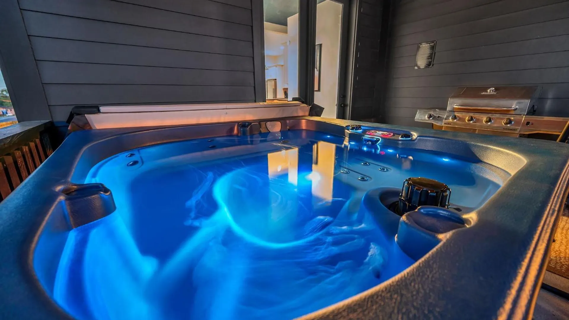 Designer Single Family House-Rooftop- Hot Tub Nashville