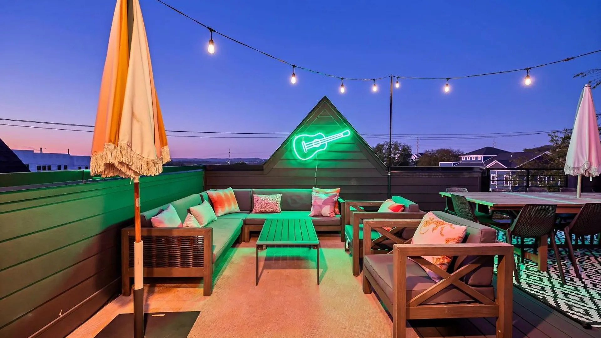Designer Single Family House-Rooftop- Hot Tub Nashville 0*,  USA