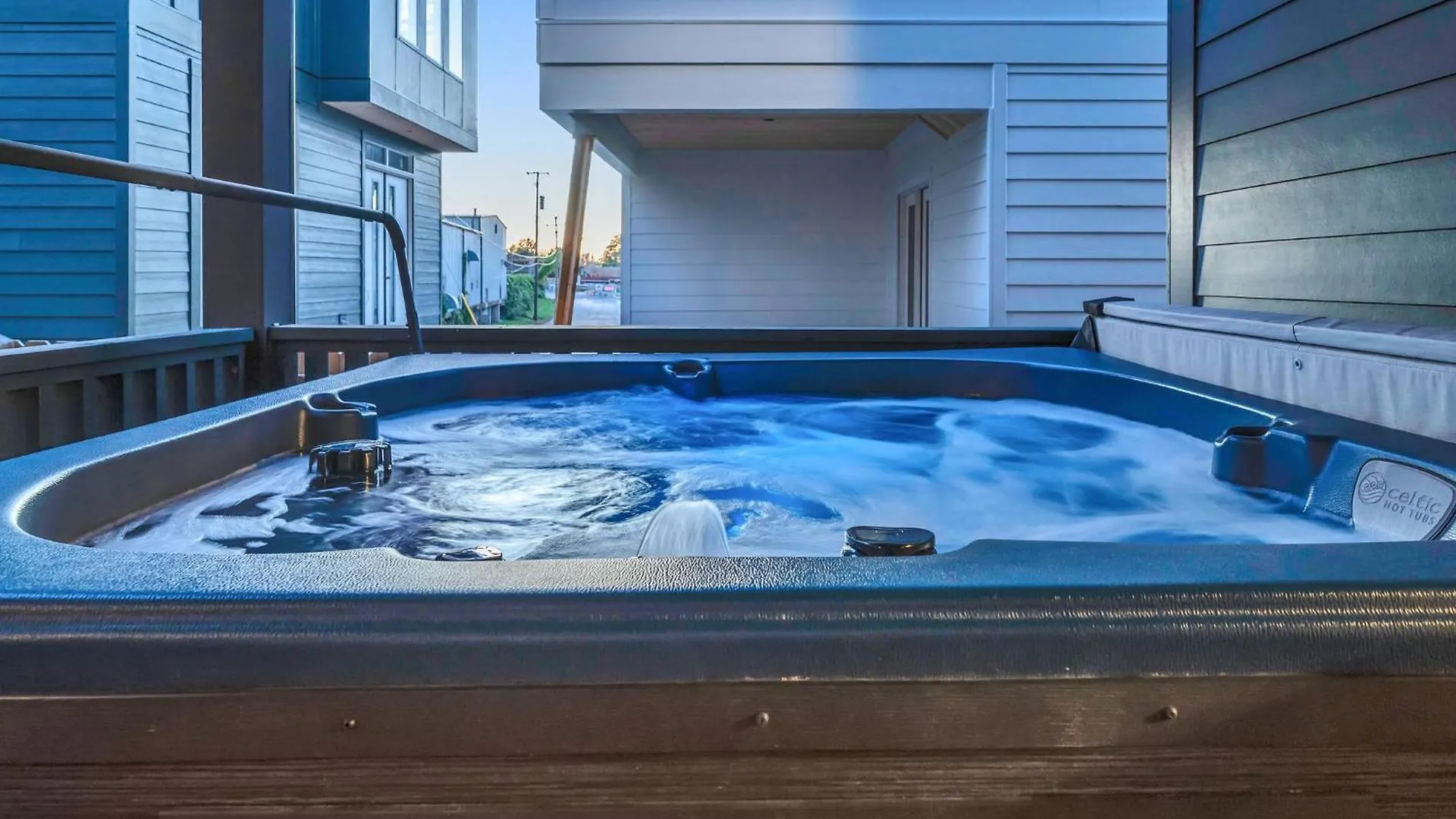 Semesterbostad Designer Single Family House-Rooftop- Hot Tub Nashville USA