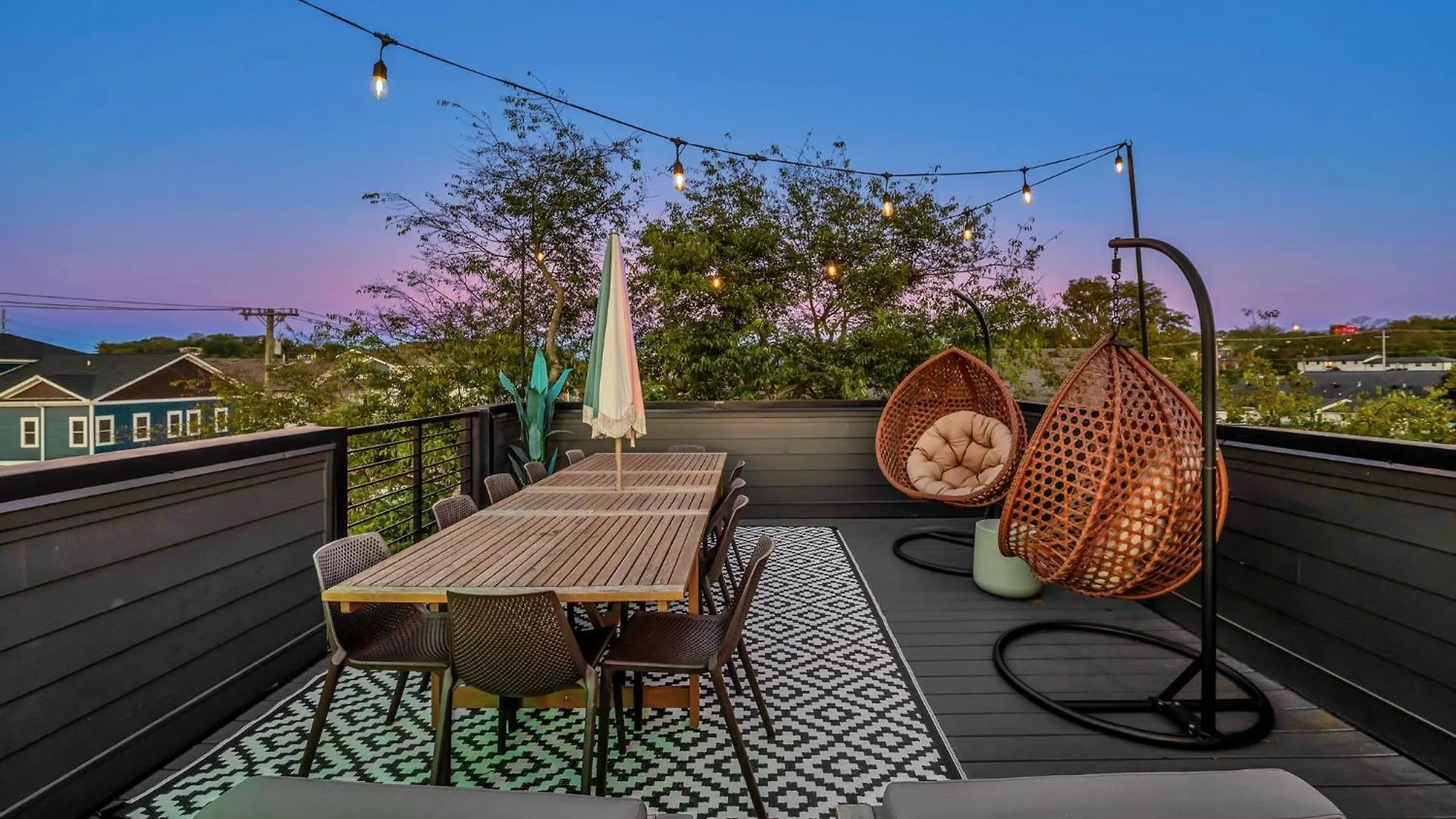 Designer Single Family House-Rooftop- Hot Tub Nashville Semesterbostad