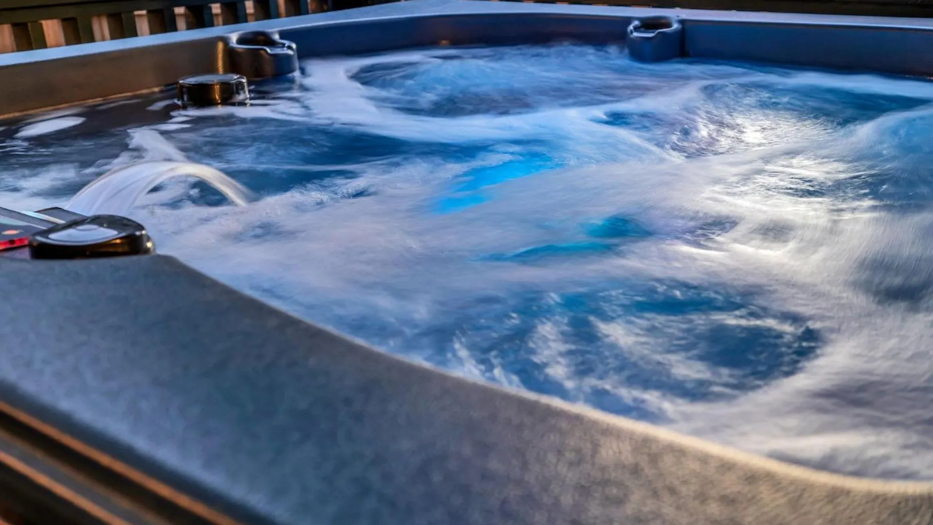 Designer Single Family House-Rooftop- Hot Tub Nashville Semesterbostad